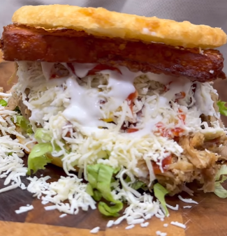 AREPA DE PIERNA DE CERDO