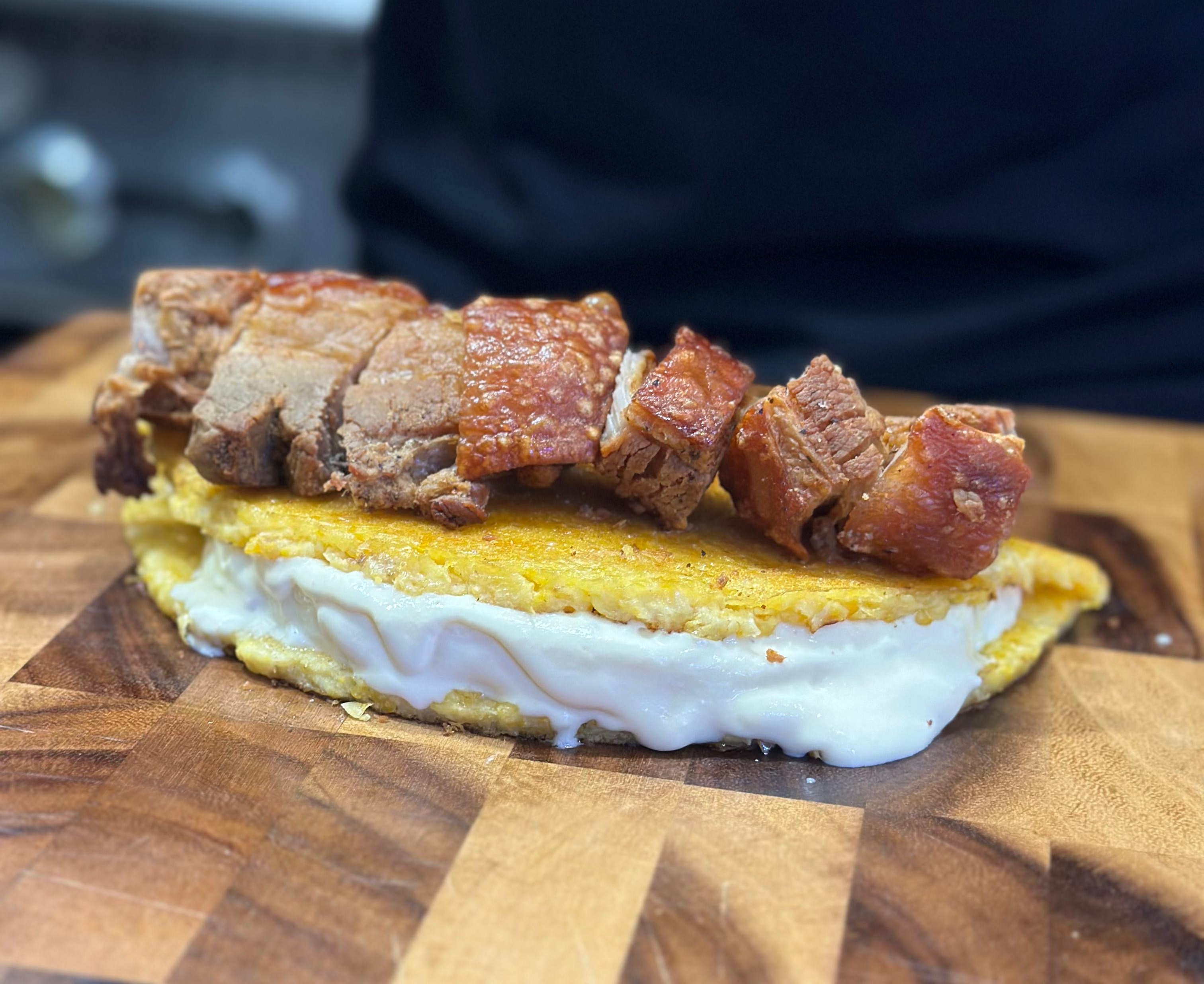 CACHAPA CON CHICHARRON